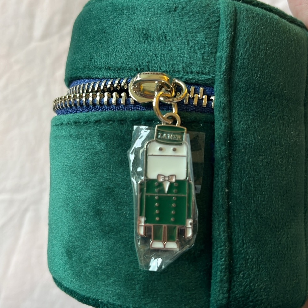 NIB La Mer Velvet Emerald Green Cylindrical Regimen Case. - Picture 7 of 9